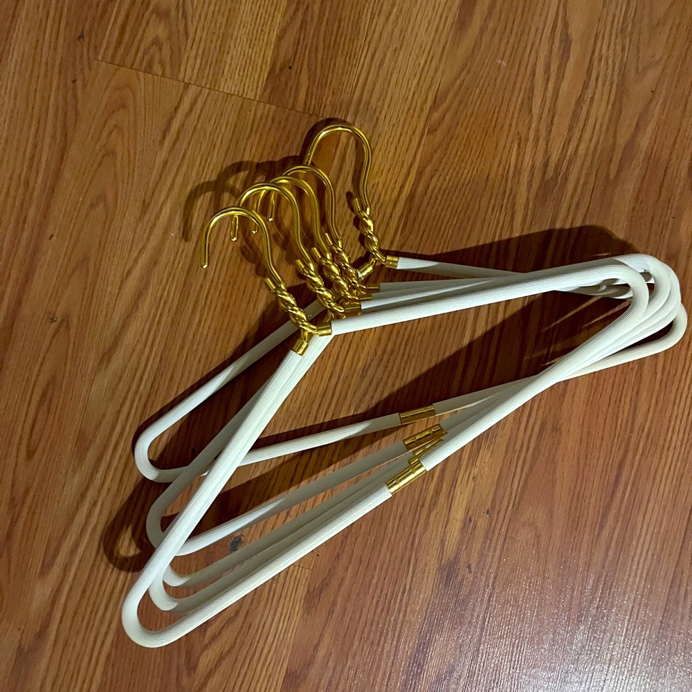 Elegant Gold Twisted Custom Hangers (6)